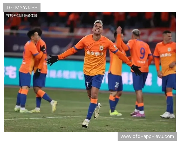 足协头条：夏窗重磅回归，球迷沸腾！